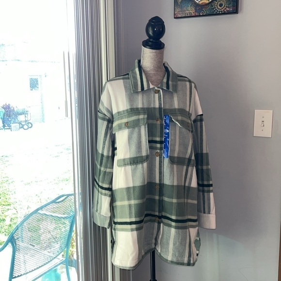 Banana Republic Womens
Shirt Jacket Green Plaid
Shacket Oversized.  Size Large - Picture 2 of 11
